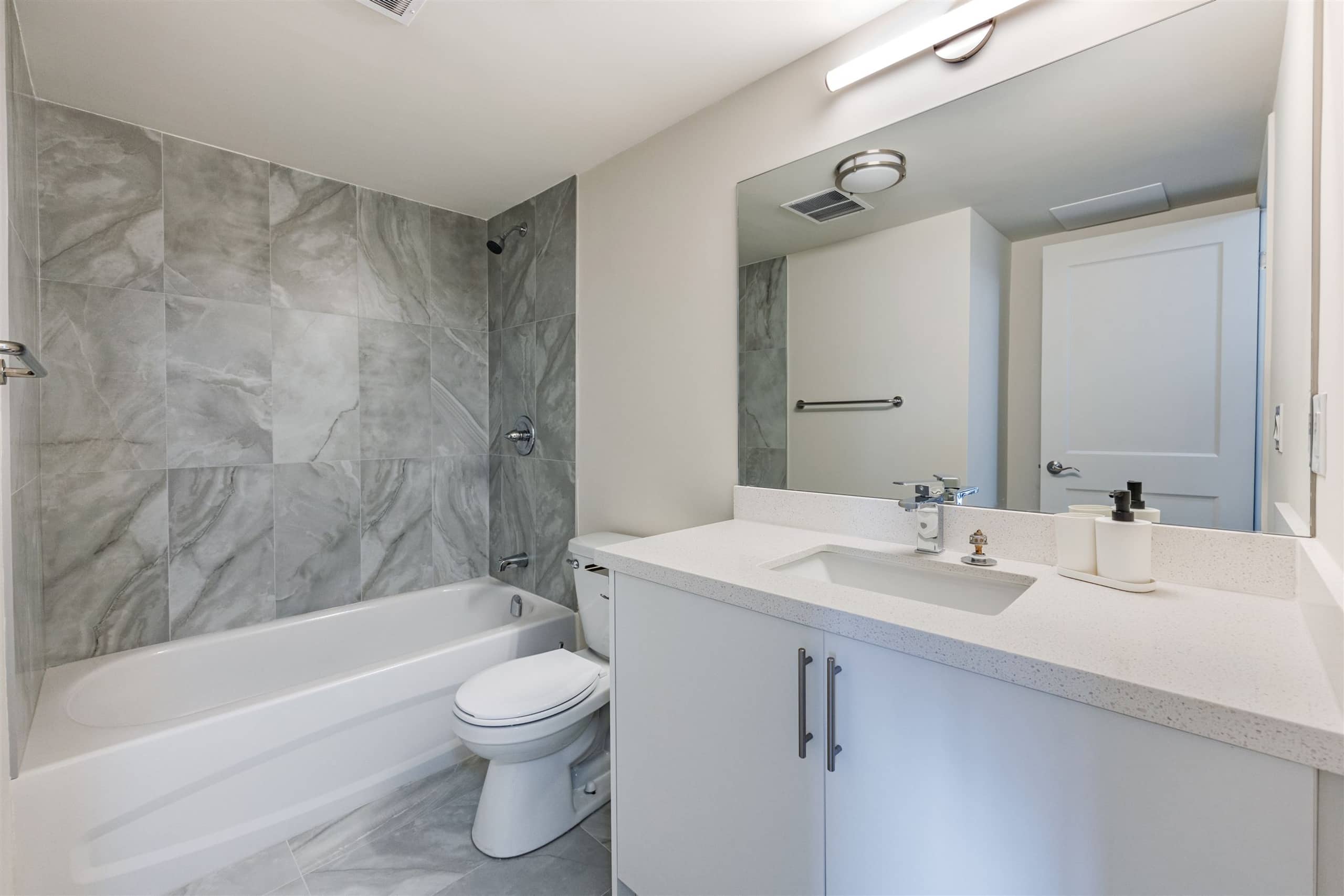 ST4 — Full Bath 02 — Photo 1